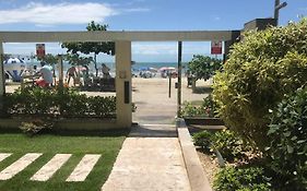 Apto com ótima localização, centro de Meia Praia